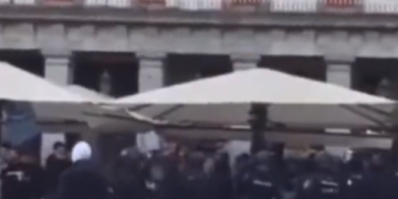 Tifozët e Chelseat dhe Man Cityt përleshen fizikisht rrugëve të Madridit