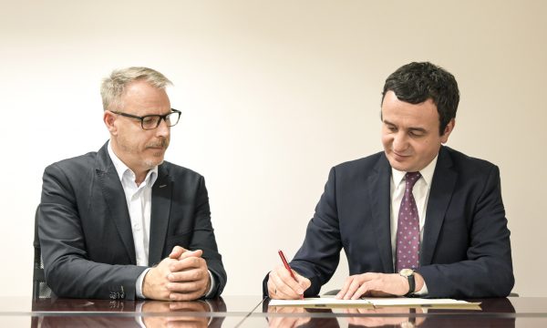 Zogiani i VV-së i krahason me derra gazetarët: Është si të luftosh me derrin, ti bëhesh i pistë, ai bëhet i pistë