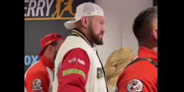 Tyson Fury mbërrin në “Wembley” për meçin e sontëm