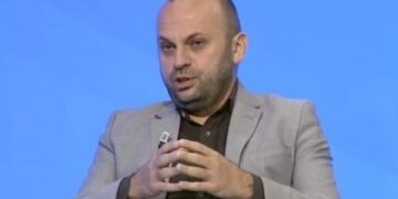 Mushkolaj: Ndalohet përplasja e fëmijëve në veturën e ministres Hajdari!