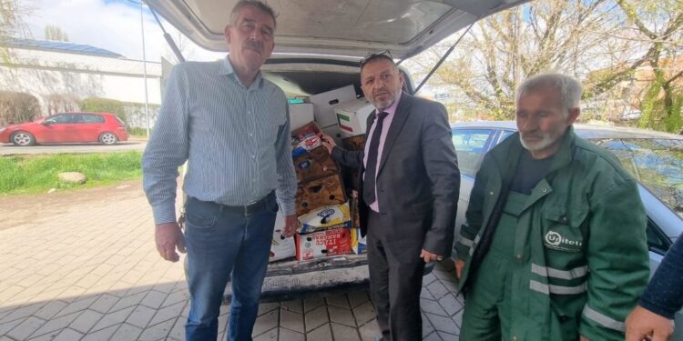 “Bereqeti në Vushtrri” shpërndanë 47 pako ushqimore dhe higjenike për punëtorët e “Unitetit”