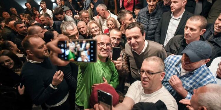 VV e Prishtinës organizon koktej me aktivistët
