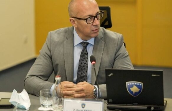 Ministri i Kurtit paralajmëron mosbindje totale civile