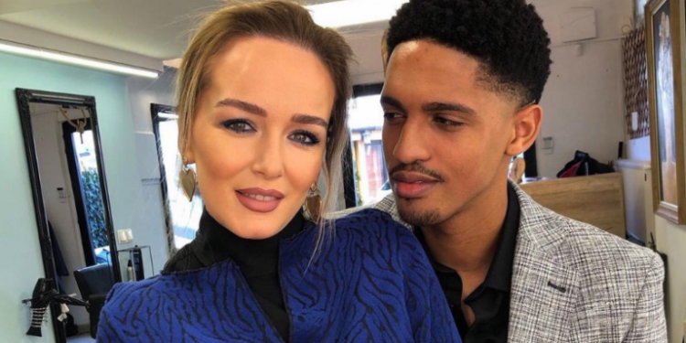 Adrianës nuk po ia lë shenjë ndarja, kështu po e shijon jetën si beqare