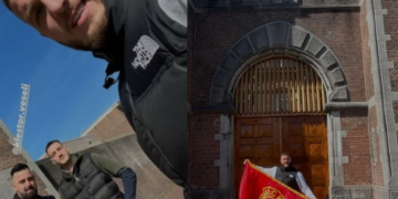 Bashkë me Mozzik, djali i Kadri Veselit e viziton babanë në Hagë