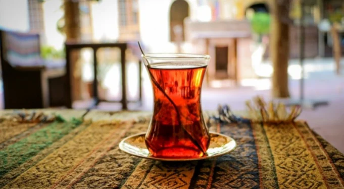 S’e ka origjinën prej Rusisë, ja 6 fakte për pijen e preferuar të kosovarëve