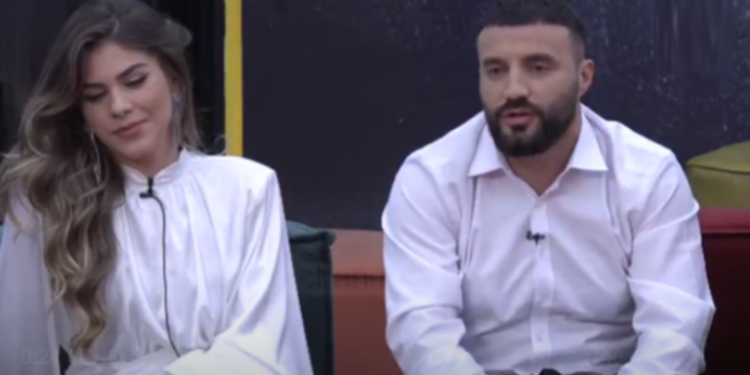 DJ PM “harron” Sarën, shfaqet shumë afër kësaj femre