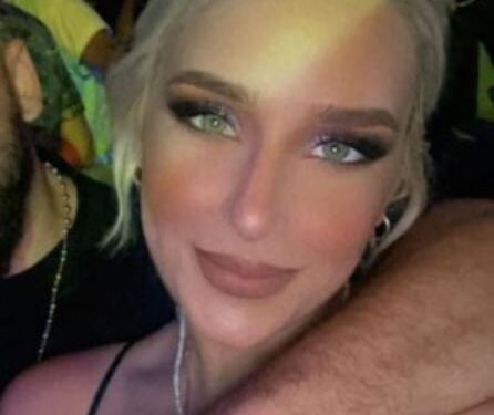 Pas xhelozive dhe skenave, Tea i jep fund lidhjes me të dashurin misterioz