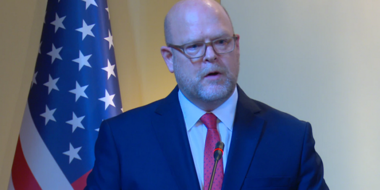 Hovenier: E dimë ku është kufiri, SHBA e përkushtuar për integritetin territorial të Kosovës