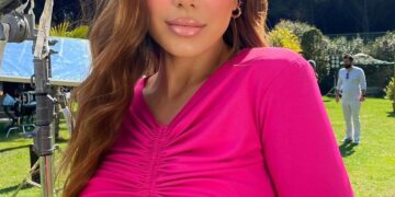 Elvana Gjata viziton Prishtinën, publikon imazhe