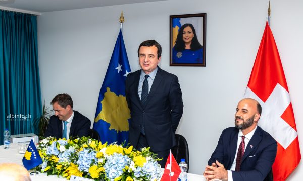Kurti nga Zvicra: Jemi komb i fuqishëm me dy shtete ende të dobëta, këtë duhet ta ndryshojmë