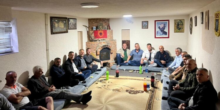 Bekim Jashari viziton familjen e Hysni Gucatit: Bashkë, në mbrojtje të luftës sonë çlirimtare