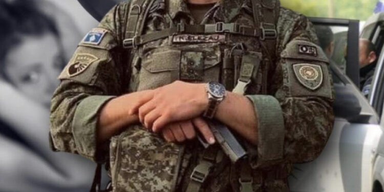 Kush është ushtari i FSK-së që dyshohet se rrahu bashkëshorten dhe kërcënoi Policinë – Familja e ndau foshnjën 3-muajshe nga gruaja e tij