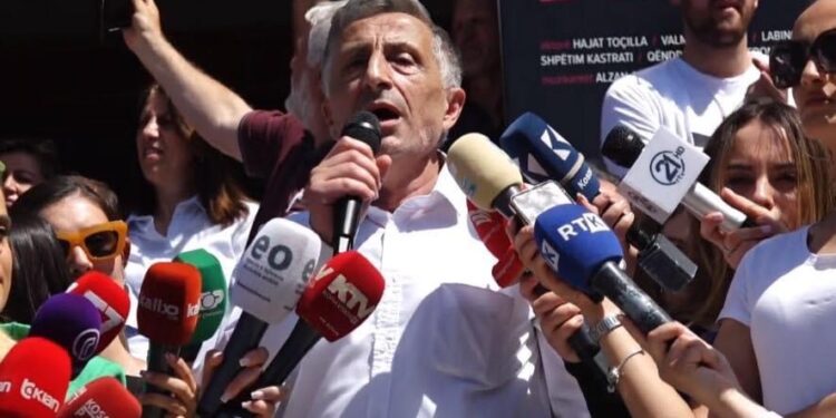 Analisti i njohur: Ministrat e Kurtit dridhen para fuqisë së Rrahman Jasharit