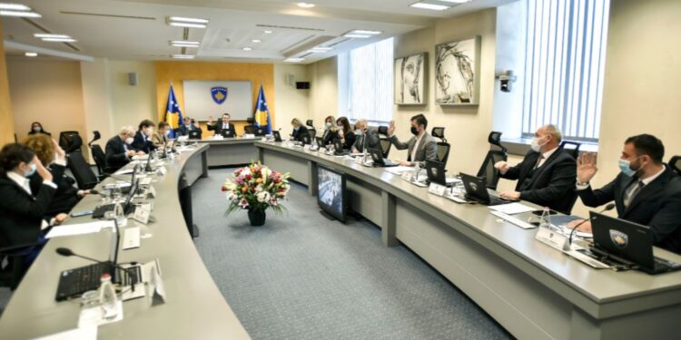 Arrestohen familjarët e ministrit që fituan disa tenderë nga Qeveria Kurti