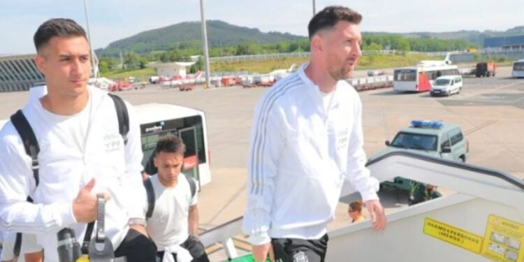 Messi me shokë arrijnë në Angli para përballjes me Italinë