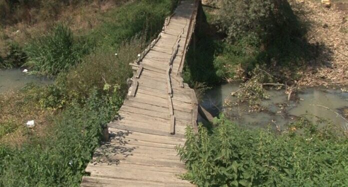 Burri nga Kamenica humb jetën pasi bie nga ura në lumë, nisin hetimet