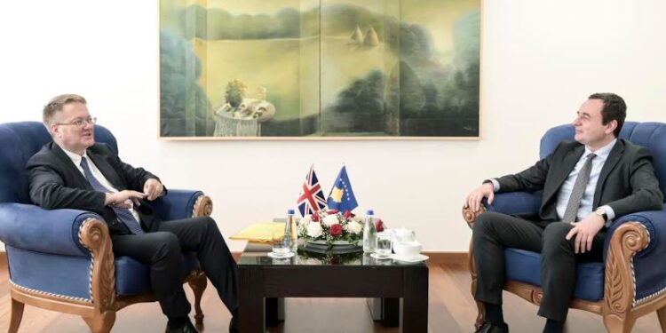 Kryeministri Kurti priti në takim ambasadorin britanik Nicholas Abbott