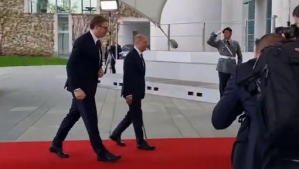 Pse Scholz e takon Vuçiqin privatisht?