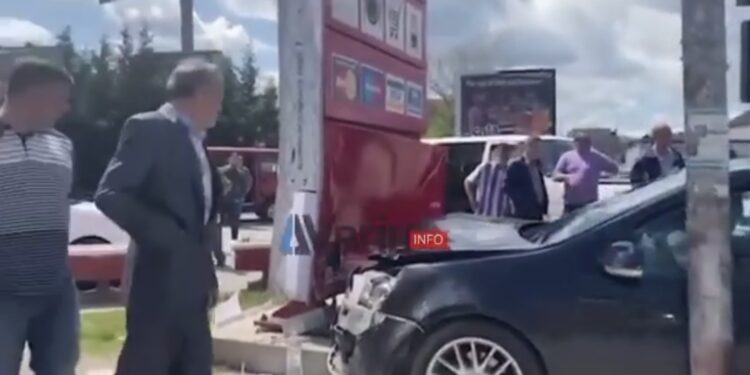 Njëri nga të lënduarit e aksidentit të djeshëm në Mitrovicë në gjendje të rëndë në QKUK