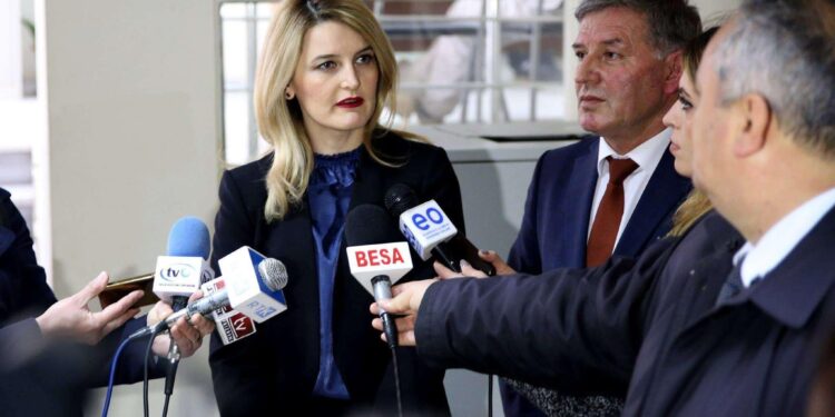 Ekskluzive: Aktakuzë kundër ish-ministres Dhurata Hoxha