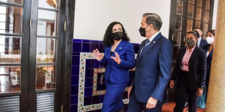 Me nderime shtetërore, presidenti i Panamasë pret presidenten Osmani