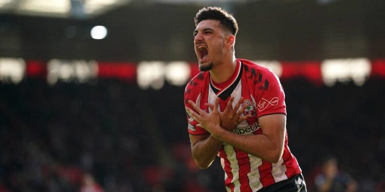 Shkëlqeu me fanellën e Southampton, Milani, Interi dhe Napoli monitorojnë situatën e Armando Brojës