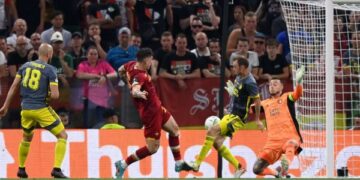 Roma e mbyll pjesën e parë me epërsi minimale ndaj Feyenoordit