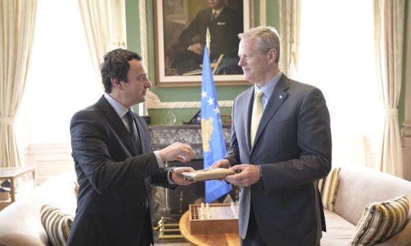 Kurti pritet nga guvernatori i Massachusetts, flasin për mundësitë për investime në Kosovë