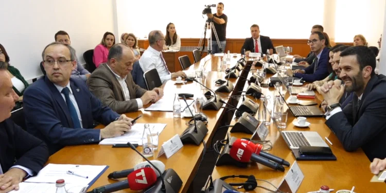 Kërkesa e papritur që shpërqendrojë Komisionin për Buxhet “Hajt kalo Trustin”