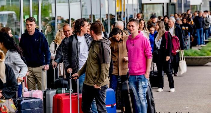 Anulime fluturimesh, pritje pa fund: Çfarë po ndodh në aeroporte?