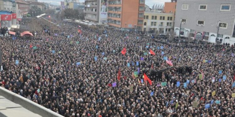 Sot protestohet për Trustin, pritet pjesëmarrje masive!