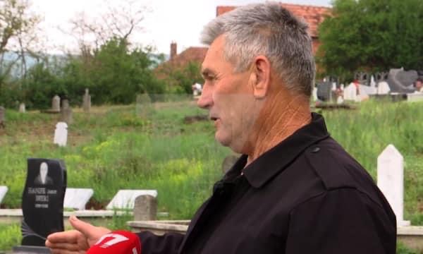 Vushtrriasit ia dëmtojnë varrezat e prindërve në ditën e Bajramit