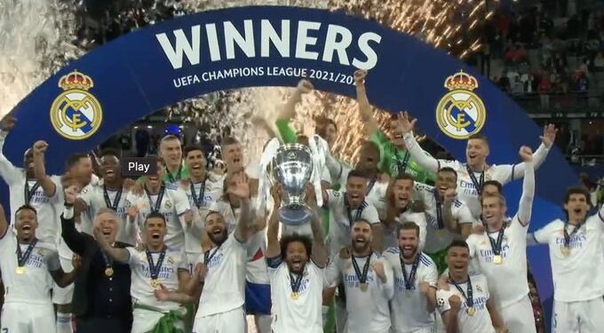 Real Madridi ngritë në “qiell” trofeun e Ligës së Kampionëve për herë të 14-të