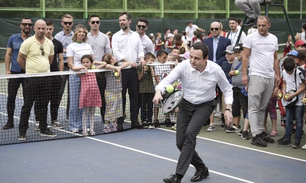 Kryeministri Kurti pjesë në përmbylljen e Festivalit të Tenisit 2022, thotë se pas Agassit e Samprasit e kishte humbur lidhjen me këtë sport