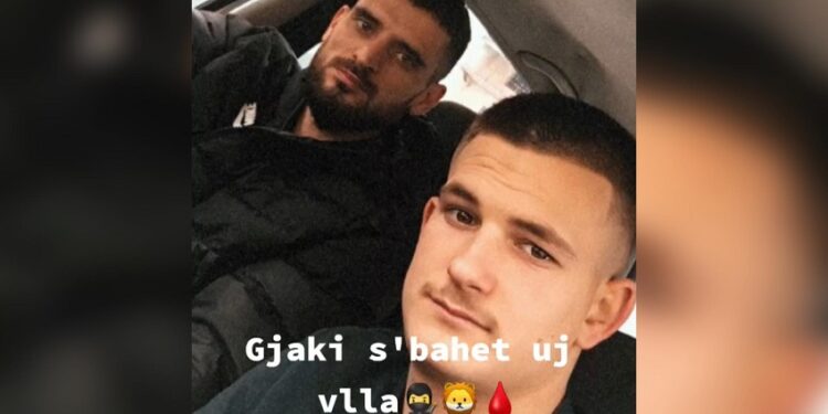 “Gjaku s’bahet ujë, vlla”,me armë në dorë, familjari i Strellës paralajmëron hakmarrje