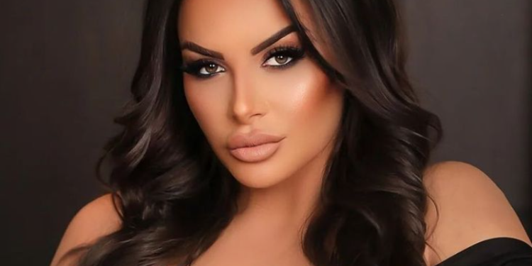 Gjyste Vulaj shfaqet mahnitëse në det