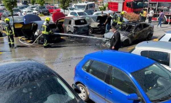 Pamje: Digjen disa vetura në Veternik të Prishtinës