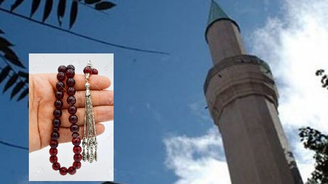 Vjedhje e rëndë në një xhami në Prizren: Hajnat marrin 40 palë tespih dhe ikin