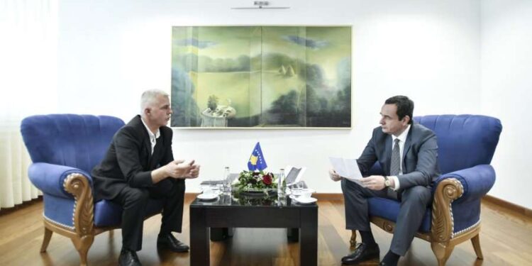 Brenda takimit në kryeministri me veteranët: Kurti nuk pranon asgjë pa u pastruar listat