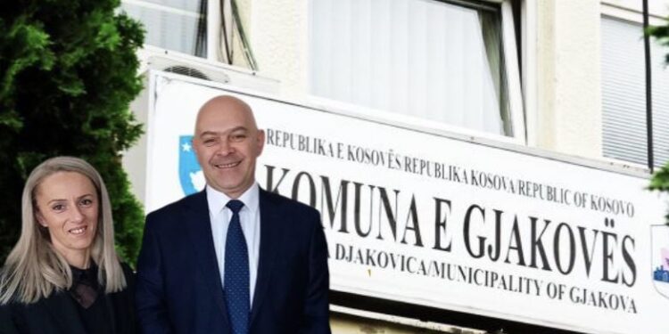 Skandal në Komunën e Gjakovës: Drejtoresha që drejton Arsimin, vetë pa diplomë fakulteti