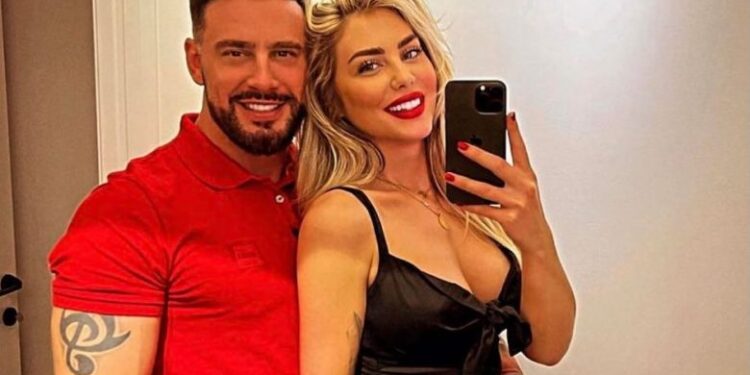 Publikohet fotografia e parë e përbashkët e Robertit dhe të dashurës së tij, Laureta Maqedonci