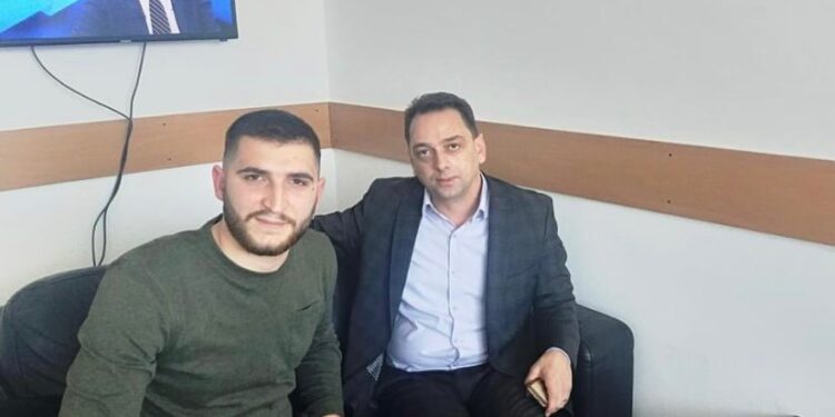 Militanti i flaktë i PDK-së punësohet në komunën e udhëhequr nga Fadil Nura