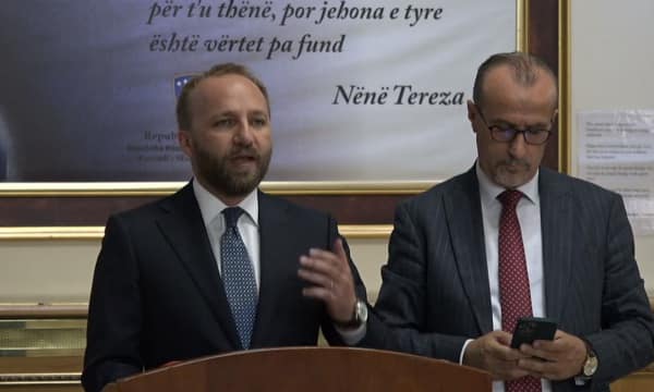 PDK ia lë fajin Konjufcës: Në mënyrë arbitrare ndërpreu seancën kur erdhi pika për Trustin