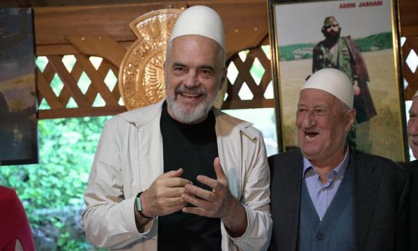 Rama publikon fotografitë e Kosovës: Mikpritje fantastike