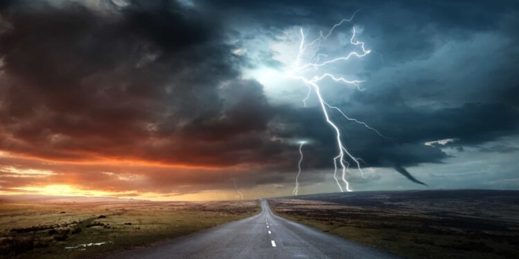 Ja çfarë duhet bërë për t’u mbrojtur nga stuhitë natyrore/rrufeja