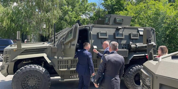 Mehaj viziton Fabrikën e teknologjisë së lartë ushtarake dhe dronëve “Samel-90” në Bullgari