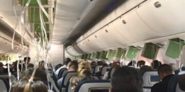 “Sekreti” i fshehur në derën e tualetit të avionëve që askush nuk e kishte vënë re
