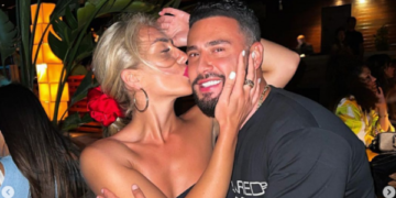 Dalin foto të reja nga pushimet e Robertit me të dashurën