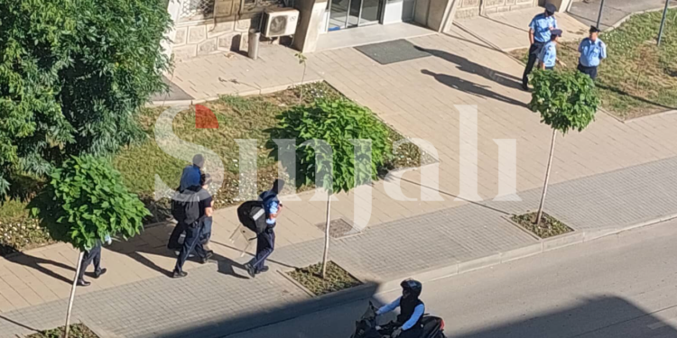 Protesta e veteranëve: Forca të shtuara të Policisë nisen drejt Kuvendit (PAMJE)